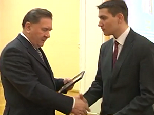 Курский губернатор наградил будущего студента МАИ
