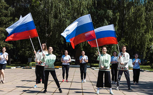 В МАИ провели танцевальный флешмоб ко Дню России