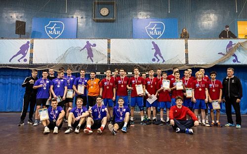 В МАИ состоялся турнир по гандболу, посвящённый 50-летию победы команды университета в Кубке европейских чемпионов